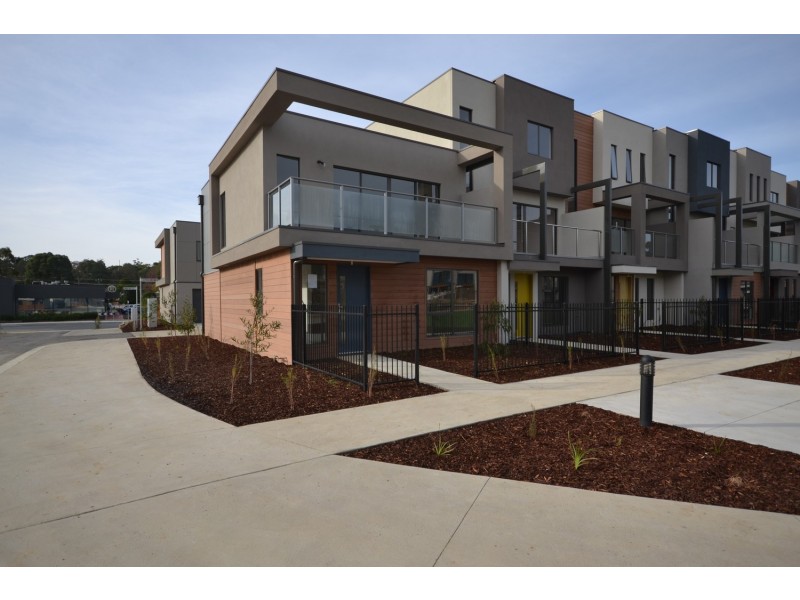 2 Lithgow Way, Mooroolbark VIC 3138