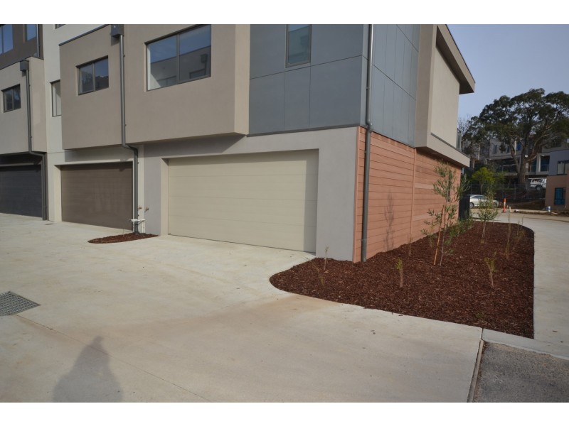 2 Lithgow Way, Mooroolbark VIC 3138