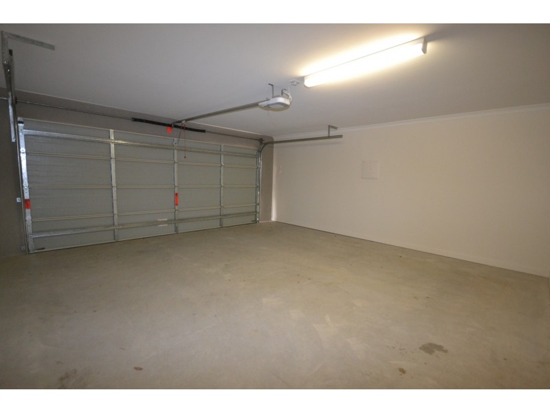 2 Lithgow Way, Mooroolbark VIC 3138