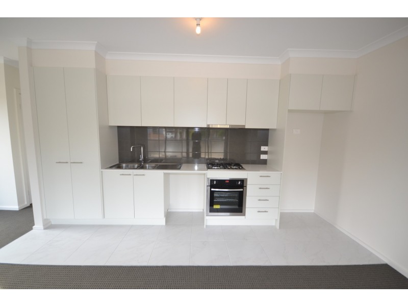 2 Lithgow Way, Mooroolbark VIC 3138