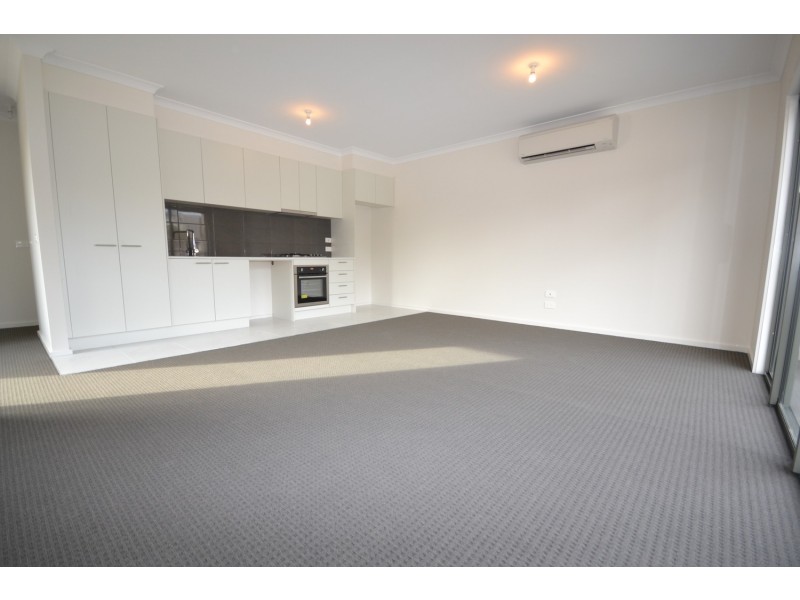 2 Lithgow Way, Mooroolbark VIC 3138