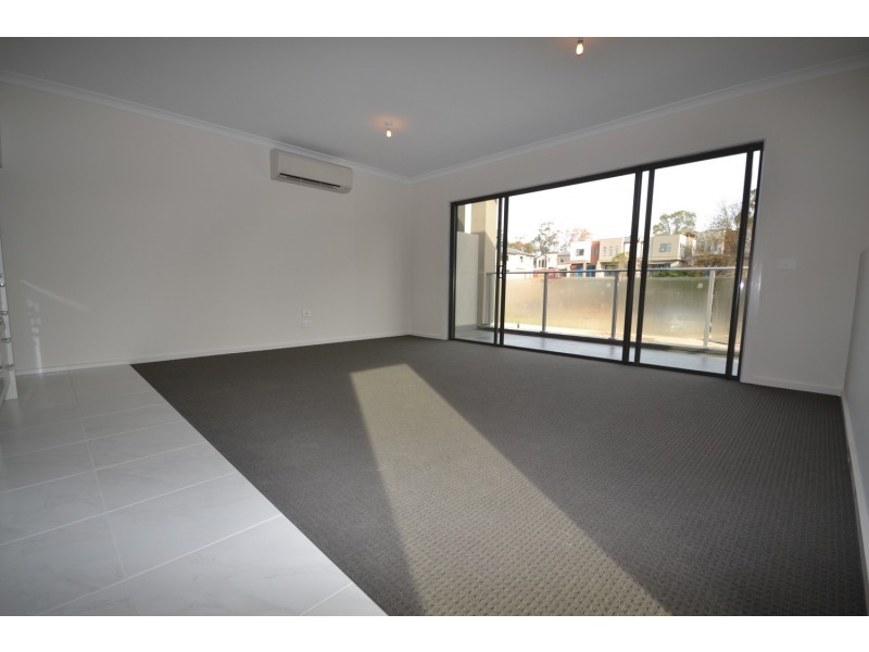 2 Lithgow Way, Mooroolbark VIC 3138