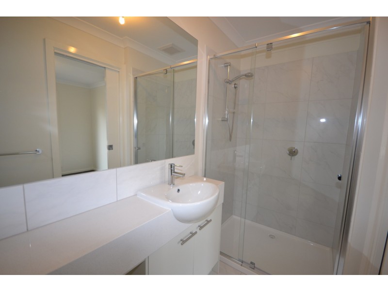 2 Lithgow Way, Mooroolbark VIC 3138