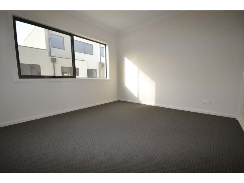 2 Lithgow Way, Mooroolbark VIC 3138