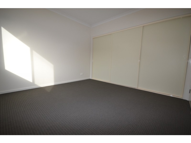 2 Lithgow Way, Mooroolbark VIC 3138