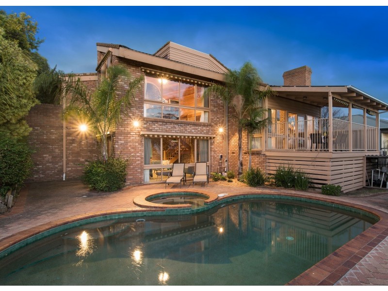 11 Chinook Crescent, Mooroolbark VIC 3138