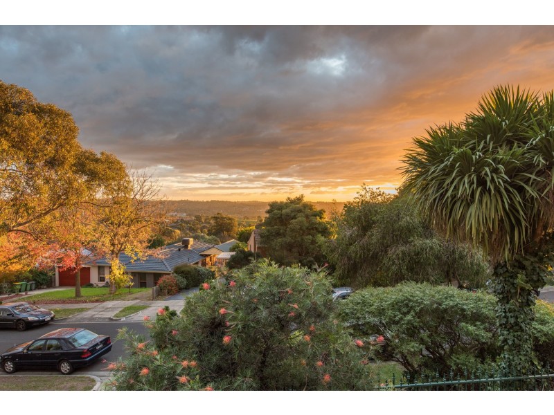 11 Chinook Crescent, Mooroolbark VIC 3138