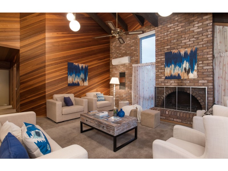 11 Chinook Crescent, Mooroolbark VIC 3138