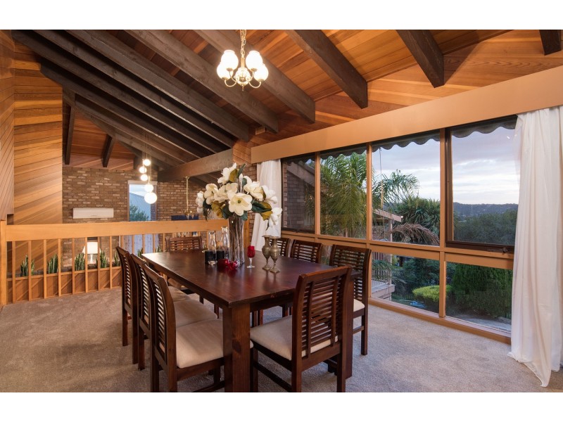 11 Chinook Crescent, Mooroolbark VIC 3138