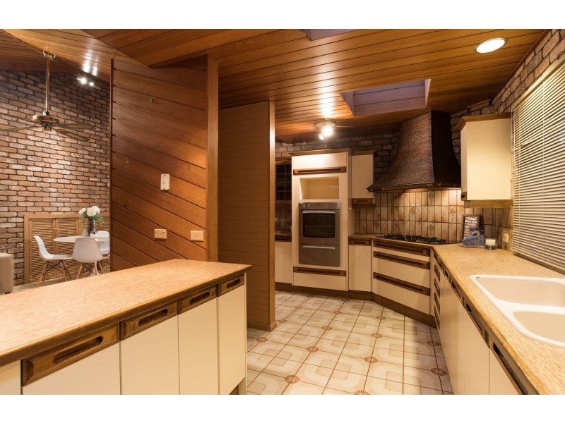 11 Chinook Crescent, Mooroolbark VIC 3138