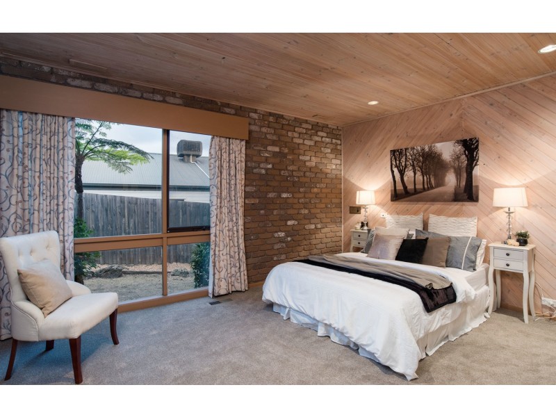 11 Chinook Crescent, Mooroolbark VIC 3138