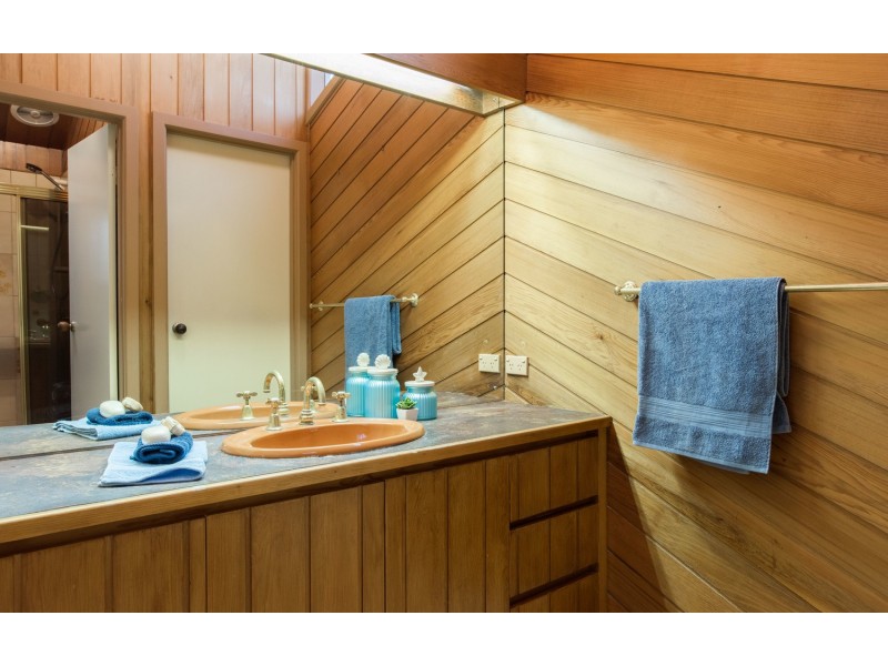 11 Chinook Crescent, Mooroolbark VIC 3138