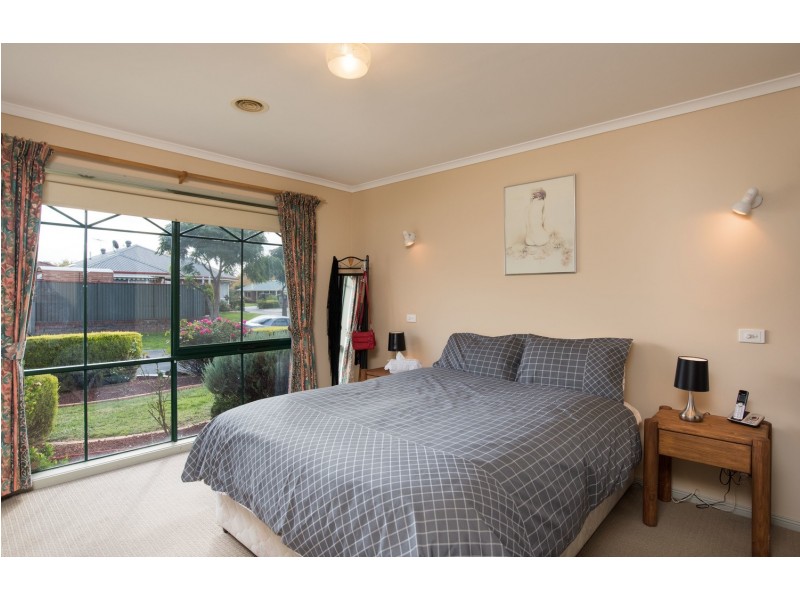 8 Baystone Place, Lilydale VIC 3140