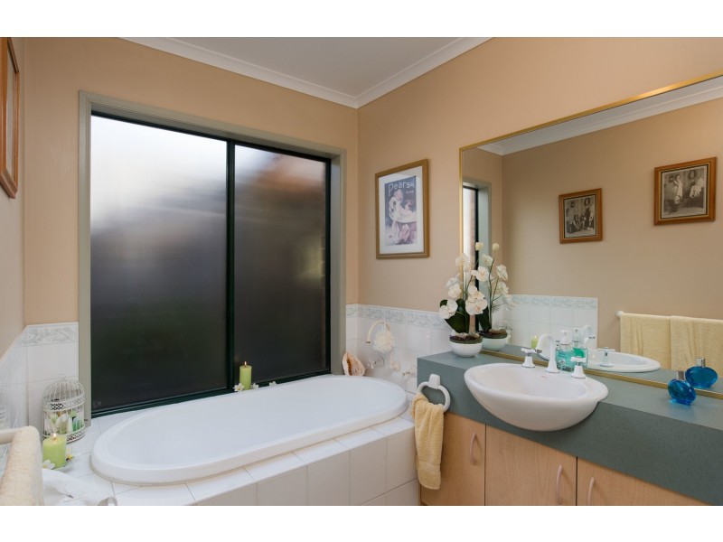 8 Baystone Place, Lilydale VIC 3140