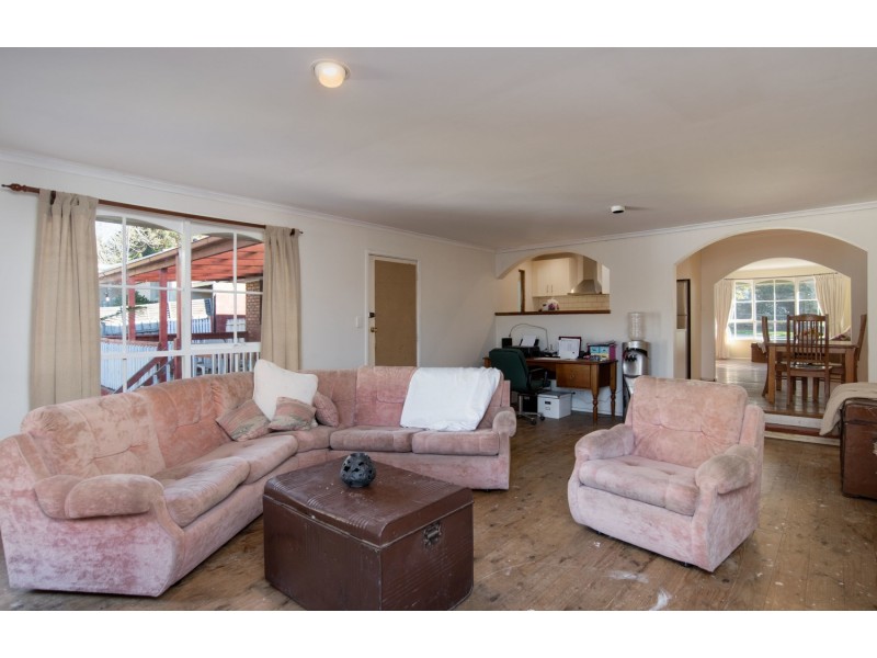 24 Pembroke Road, Mooroolbark VIC 3138