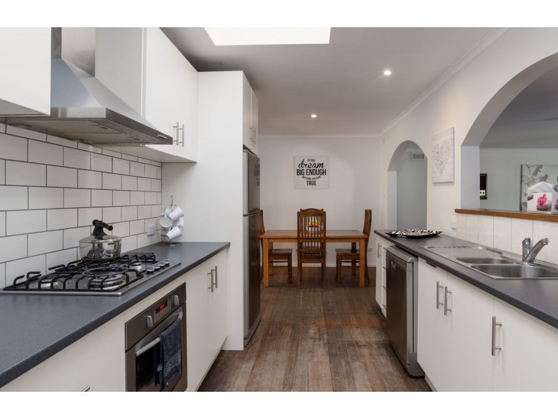 24 Pembroke Road, Mooroolbark VIC 3138
