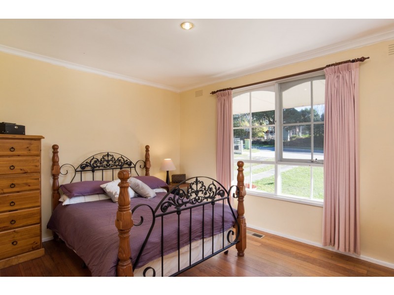 24 Pembroke Road, Mooroolbark VIC 3138