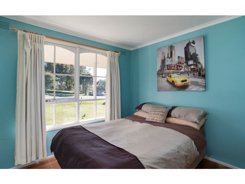 24 Pembroke Road, Mooroolbark VIC 3138