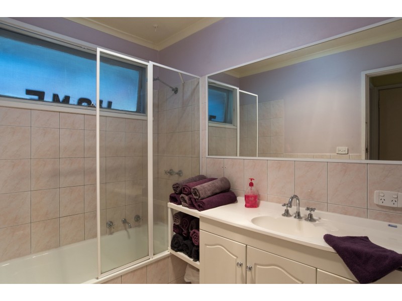 24 Pembroke Road, Mooroolbark VIC 3138