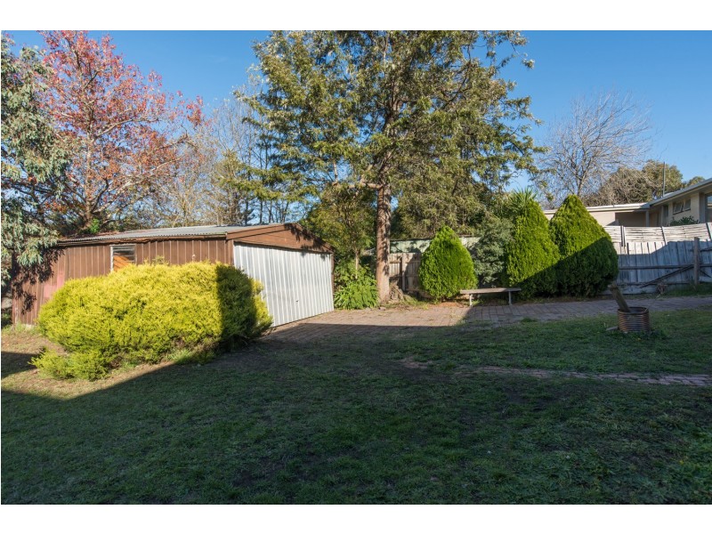 24 Pembroke Road, Mooroolbark VIC 3138