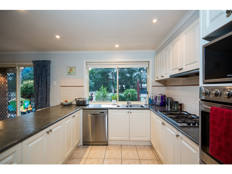 7 Clyde Court, Croydon South VIC 3136
