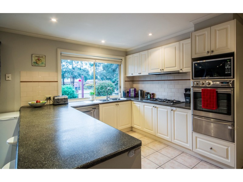 7 Clyde Court, Croydon South VIC 3136