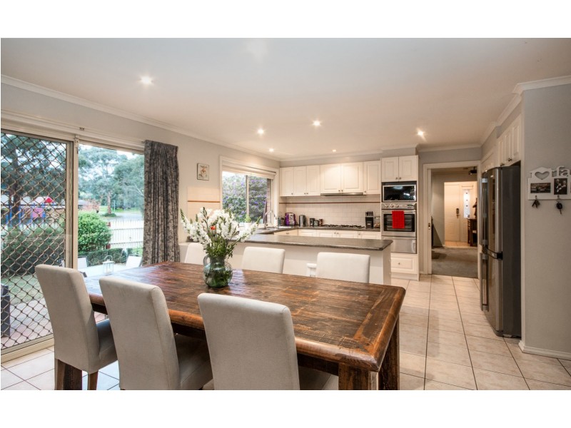 7 Clyde Court, Croydon South VIC 3136