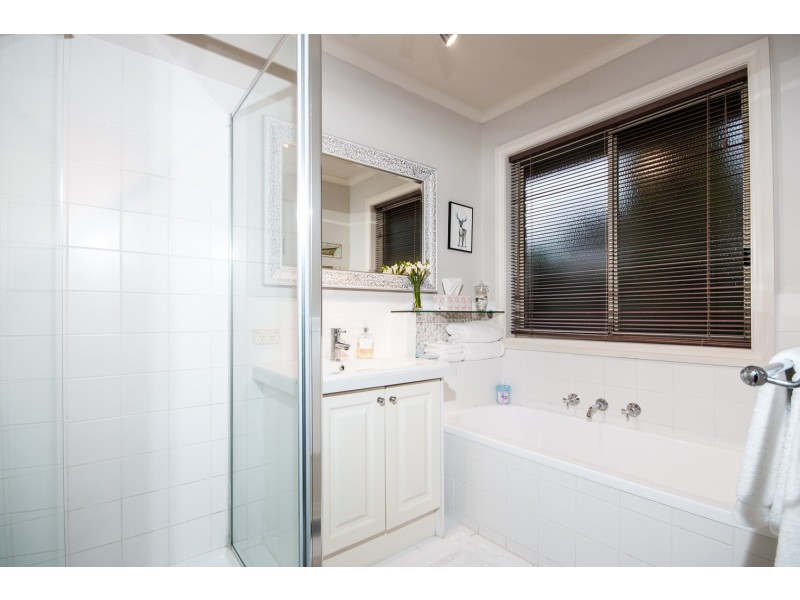 7 Clyde Court, Croydon South VIC 3136
