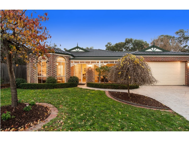30 Blue Ridge Drive, Mooroolbark VIC 3138