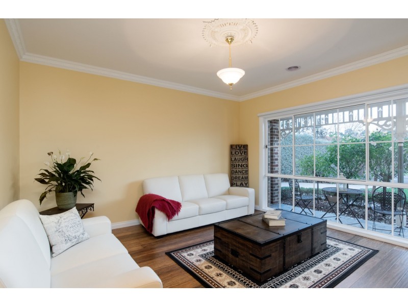 30 Blue Ridge Drive, Mooroolbark VIC 3138