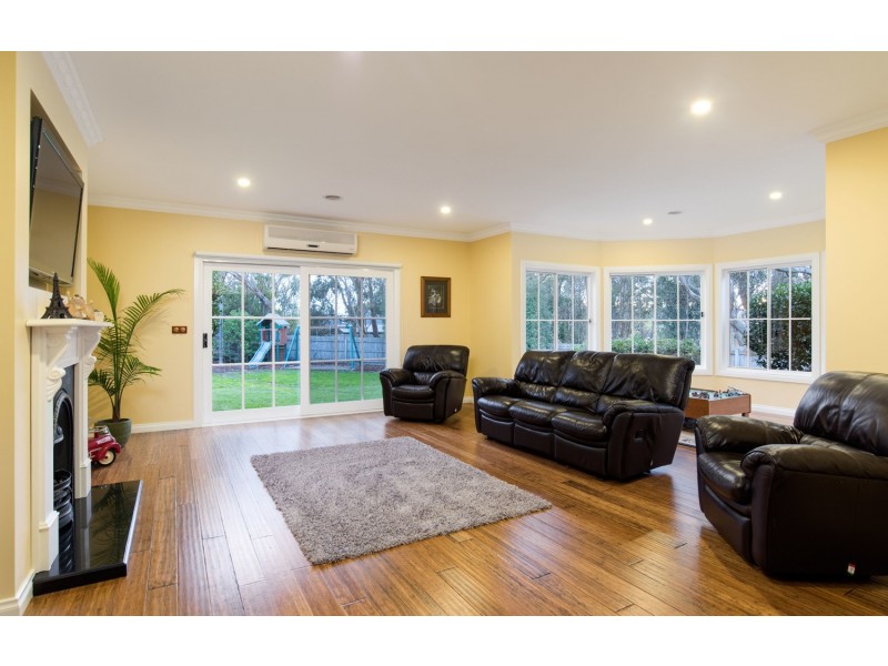 30 Blue Ridge Drive, Mooroolbark VIC 3138