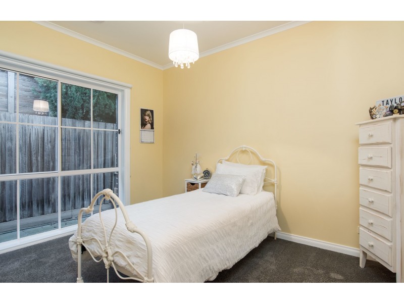 30 Blue Ridge Drive, Mooroolbark VIC 3138