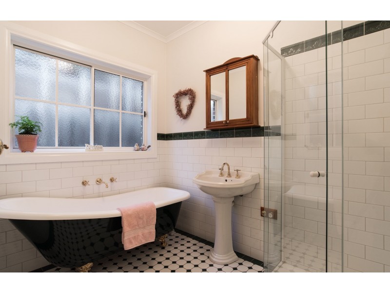 30 Blue Ridge Drive, Mooroolbark VIC 3138