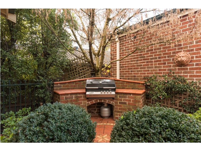 30 Blue Ridge Drive, Mooroolbark VIC 3138