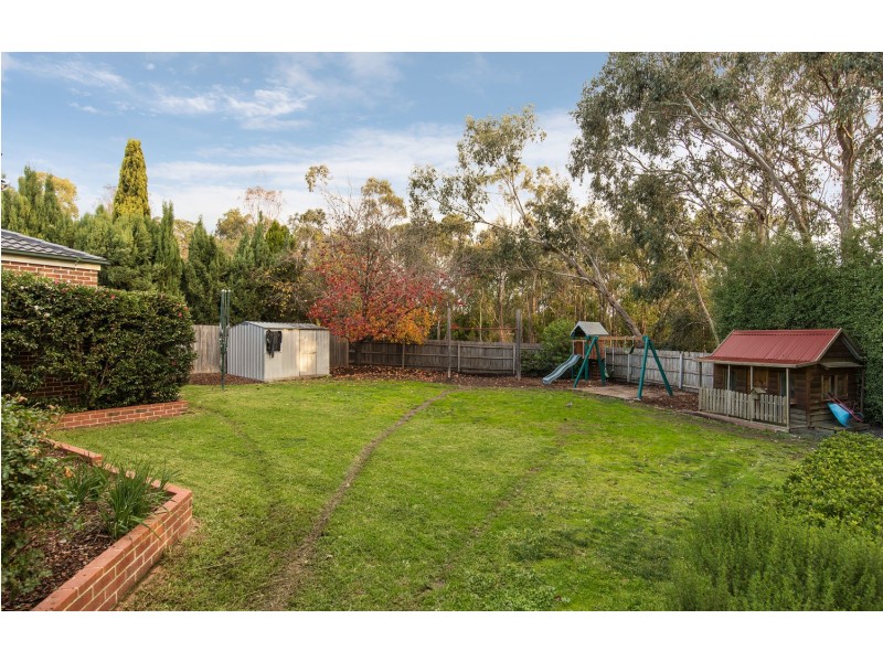 30 Blue Ridge Drive, Mooroolbark VIC 3138