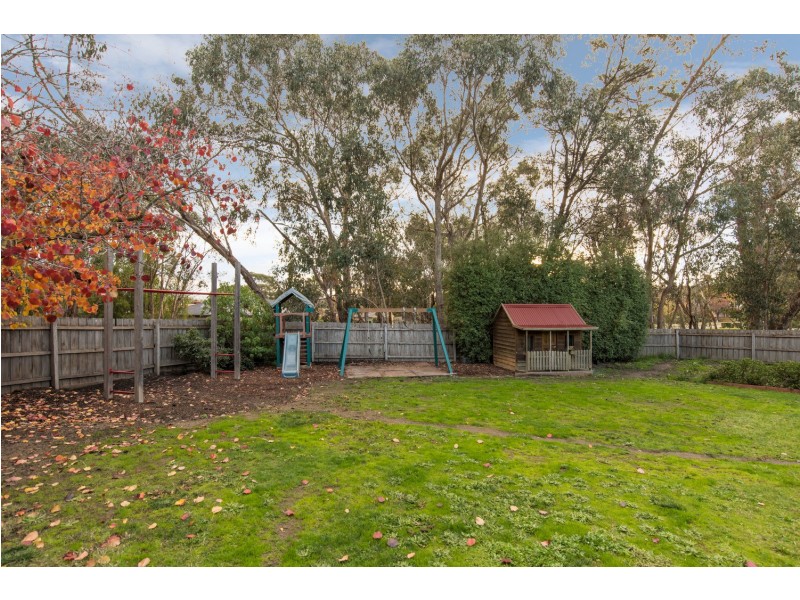 30 Blue Ridge Drive, Mooroolbark VIC 3138