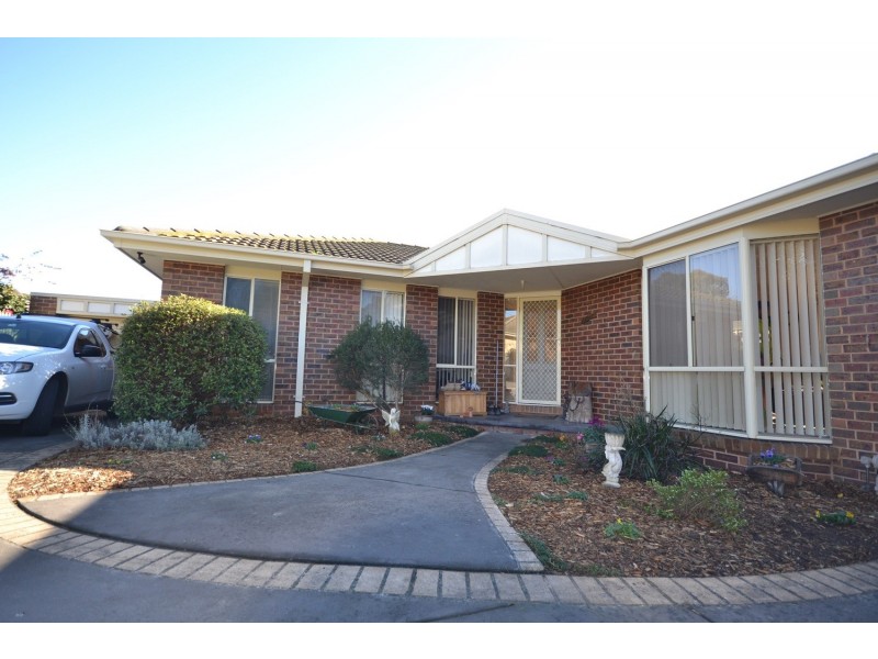 2/57 Dryden Concourse, Mooroolbark VIC 3138