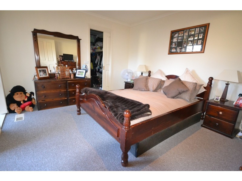 2/57 Dryden Concourse, Mooroolbark VIC 3138