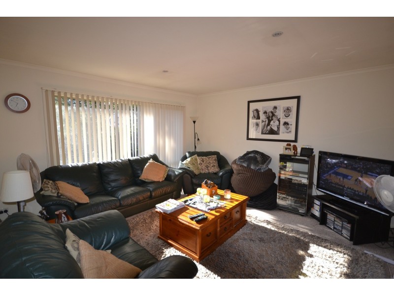 2/57 Dryden Concourse, Mooroolbark VIC 3138