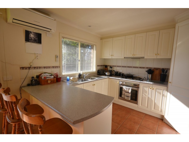 2/57 Dryden Concourse, Mooroolbark VIC 3138