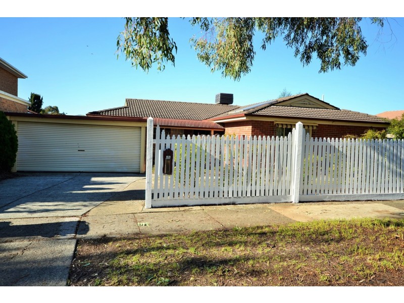 2 Como Close, Croydon VIC 3136