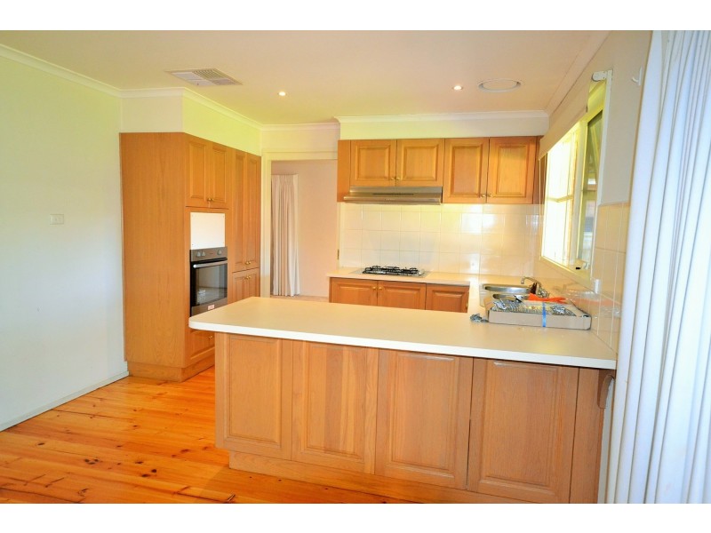 2 Como Close, Croydon VIC 3136