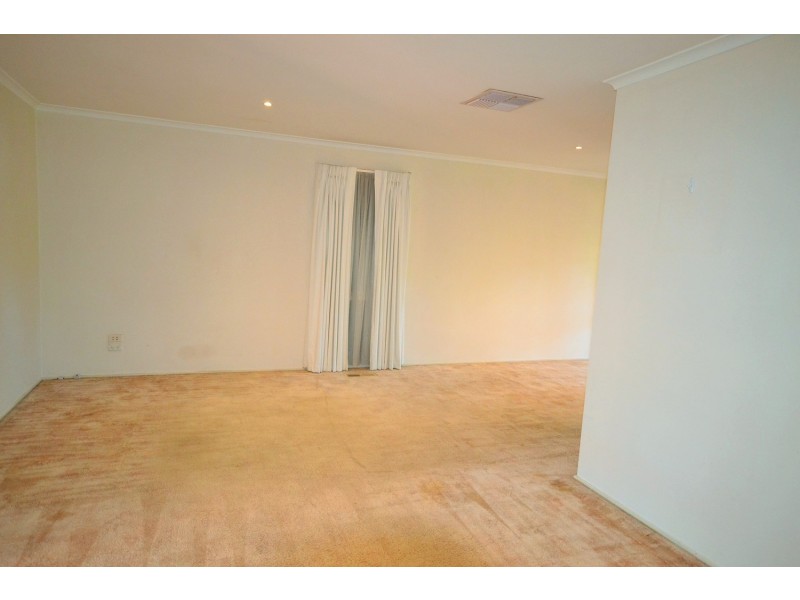 2 Como Close, Croydon VIC 3136