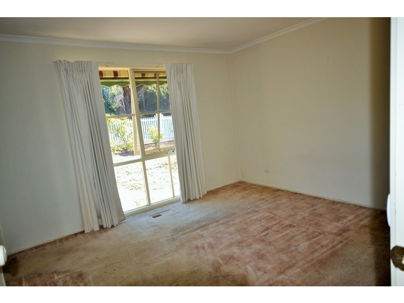 2 Como Close, Croydon VIC 3136