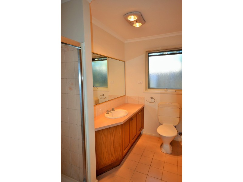 2 Como Close, Croydon VIC 3136