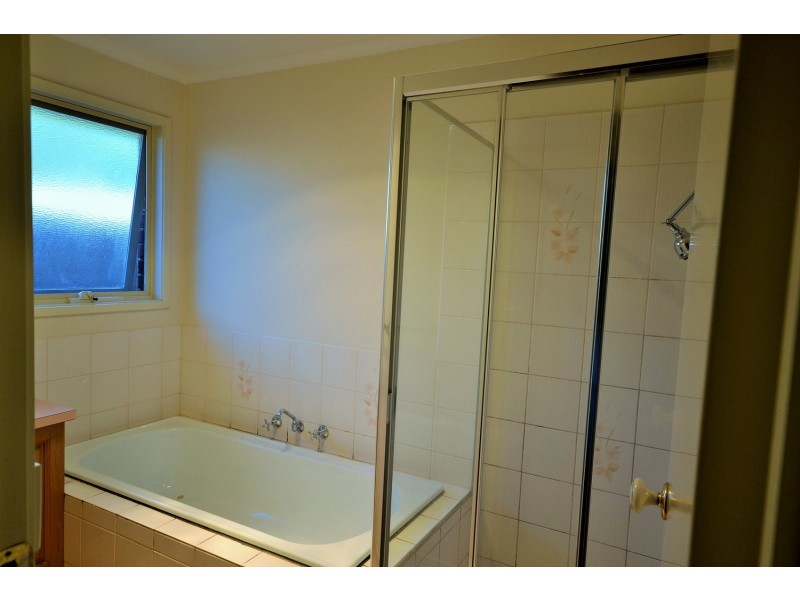 2 Como Close, Croydon VIC 3136