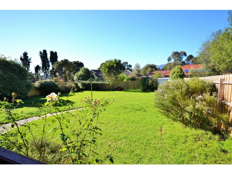 2 Como Close, Croydon VIC 3136