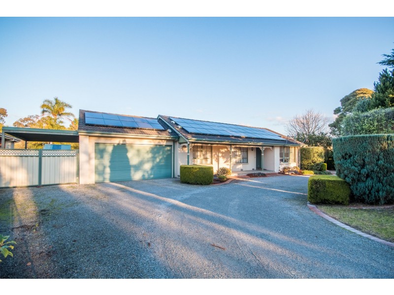 4 Wandana Street, Mooroolbark VIC 3138