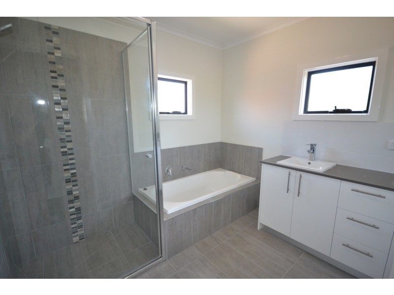 2A Wentworth Street, Mooroolbark VIC 3138