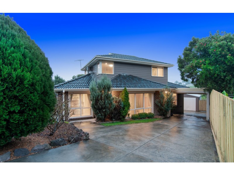 21 Meadowlark Lane, Mooroolbark VIC 3138